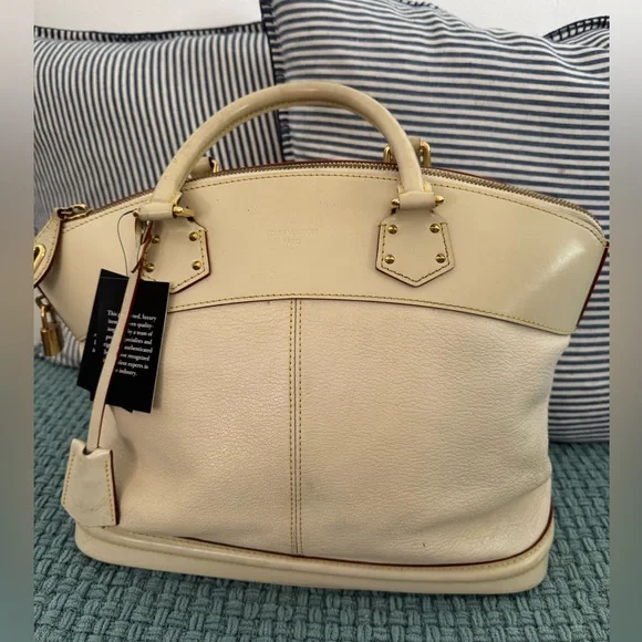 Louis Vuitton Suhali Lockit Bag in Preloved condition